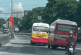 Thót tim cảnh 2 xe buýt rượt đuổi nhau trên đường quốc lộ ở Nghệ An