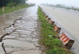 Nghê An: Bờ sông Đào bất ngờ sụt lún phải cấm lưu thông các phương tiện