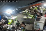 Phẫn nộ clip cận cảnh vụ mời bia bạn không uống, người đàn ông cầm rựa chém người