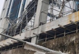 Sập giàn giáo công trình tư nhân trong đêm, 2 người tử vong
