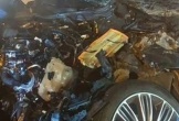 VIDEO: Xe sang Range Rover dập nát khi đấu đầu xe khách