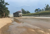 Nghệ An: Bụi tra tấn, dân đóng cửa 3 lớp vẫn phải ăn cơm lẫn với cát