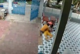 CLIP: Người chồng đau đớn khi vợ bị sét đánh tử vong