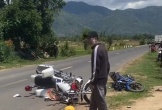 Thanh niên chạy xe máy không đội mũ bảo hiểm, lấn làn tông vào xe CSGT