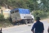 VIDEO: Xe tải t.ô.n.g xe máy, 2 người t.h.ư.ơ.n.g v.o.n.g