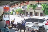 CLIP: Tài xế đ.ộ.t q.u.ỵ khi lái xe ô tô trên đường đông người