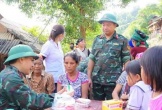 'Ngày nghỉ' của người lính nơi rốn lũ Nghệ An