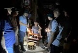 Người dân xã biên giới di dời khẩn trong đêm tránh bão số 5