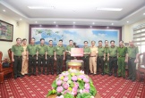 Công an tỉnh Đồng Nai trao quà hỗ trợ khắc phục hậu quả bão lũ tại tỉnh Nghệ An