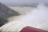 Bão số 6 gây mưa lớn, Hà Tĩnh di dời người dân vùng xung yếu đến nơi an toàn
