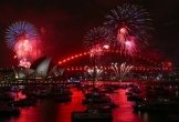 Thế giới cùng bước sang năm mới 2026, pháo hoa ngợp trời