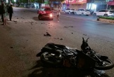 Xe máy va chạm với ô tô khiến 1 người tử vong