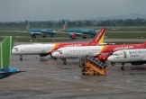 Giá vé tàu xe đồng loạt tăng, hàng không lo càng bay càng lỗ