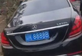 Gia đình chôn chiếc Mercedes biển 8888 cùng người đàn ông quá cố