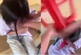 Nữ sinh lớp 8 bị bạn dùng ghế đánh vào đầu, cởi áo giữa lớp
