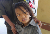 Tìm người thân cho bé gái đi lạc