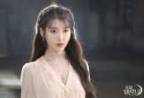 IU ăn uống khổ sở thế này sao!