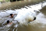 Ra suối tắm, hai cháu bé bị đuối nước thương tâm