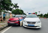 Vi phạm nồng độ cồn, tài xế tông xe bung cánh cửa ô tô chuyên dụng của CSGT