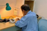 Profile 'khủng' của ông ngoại U80 kèm cháu học Toán viral khắp MXH
