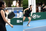 Nữ ca sĩ mang thai đôi hơn 4 tháng, vác bụng bầu vượt mặt đi đánh pickleball gây chú ý