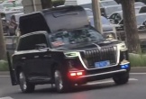 Chiếc xe bí ẩn trong đoàn hộ tống ông Donald Trump gây xôn xao, dân mạng thi nhau 'mổ xẻ' vai trò