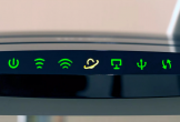 Đèn router Wi-Fi nháy xanh liên tục? Liệu có ai đang 