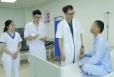 Người đàn ông bị em họ cắn đứt môi