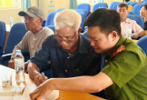 Cụ ông 75 tuổi đạp xe từ Kon Tum về Nghệ An xét nghiệm ADN tìm anh trai liệt sĩ