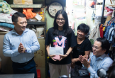 Cô học trò được mẹ nuôi nhặt từ hẻm nhỏ được đài thọ toàn bộ học phí đại học