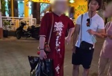 Xác minh vụ du khách nước ngoài mặc áo dài phối bikini gây bức xúc ở Hội An