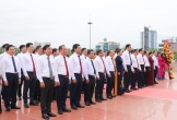 Đoàn đại biểu HĐND tỉnh Nghệ An khoá XIX dâng hoa tưởng niệm Chủ tịch Hồ Chí Minh trước kỳ họp thứ tư