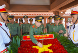 Công an tỉnh Nghệ An tham gia Đoàn công tác Bộ công an dâng hương và tặng quà gia đình chính sách tại Quảng Trị