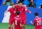 Vì sao Ronaldo luôn đứng nghiêng khi hát quốc ca?