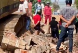 Tường sập khiến 2 công nhân đang thi công thương vong