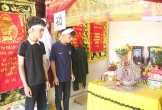 Xót xa tình cảnh 2 anh em sau ngày bố mẹ bị lửa rừng thiêu cháy