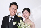 Chú rể mất 2 tay đón cô dâu vào lễ đường gây xúc động